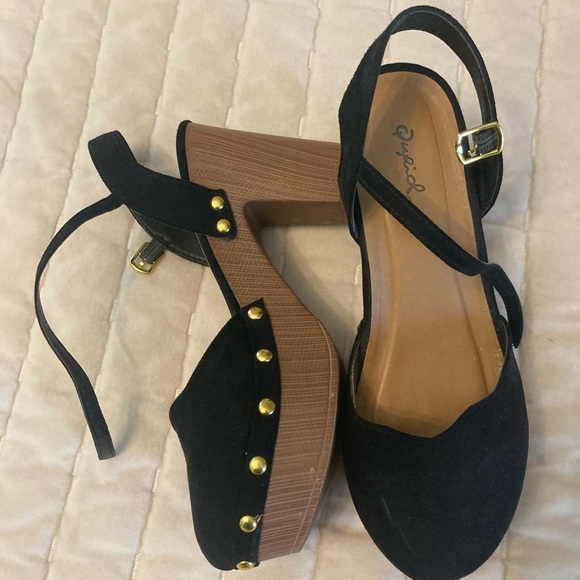 Cupid platform black heels. - Picture 5 of 9